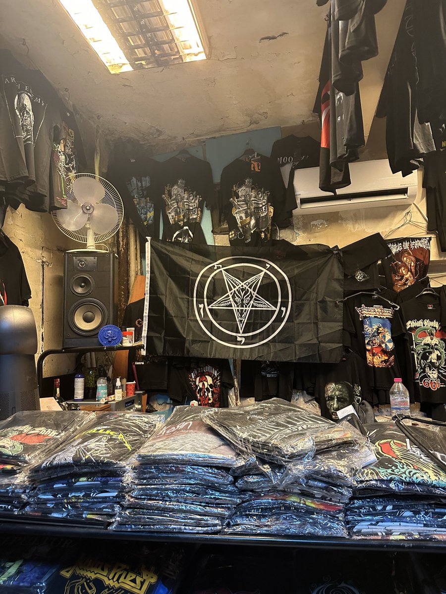 Anneme “maneviyatlı bir ortam” diye bahsettiğim mekan