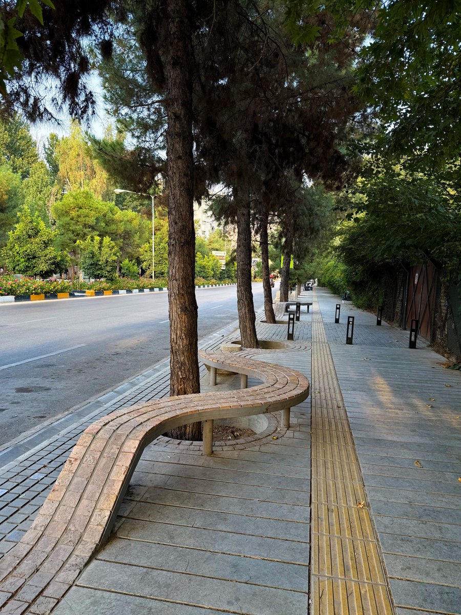 مبلمان شهری قصرالدشت #شیراز
تو این شهر هر طرف سر میگردونی زیبایی و تمیزی و ایده و طراحی و فکر میبینی