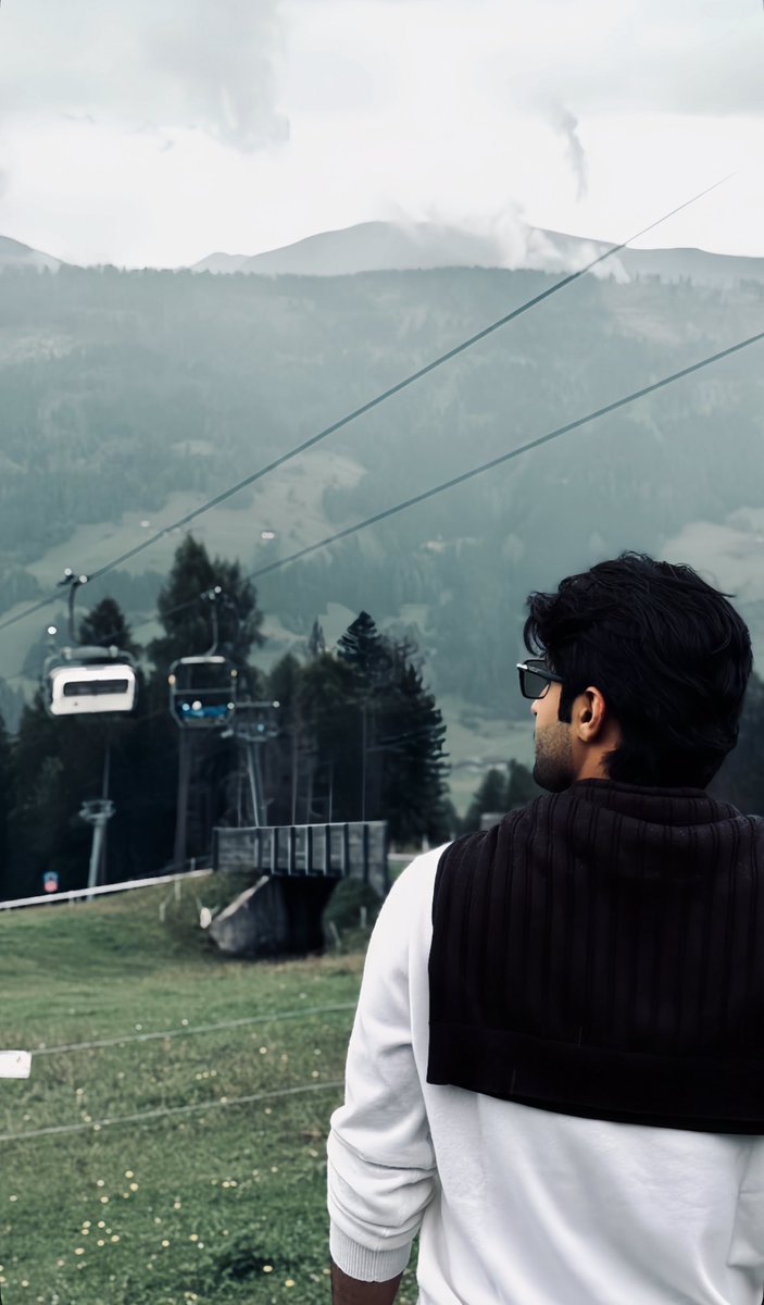 منصور في سفرته السياحية ومنذ عودته للسوشال؛ متفاعل وما يقصّر.. وفي اليوم الواحد تصله آلاف المنشنات، فـ اعذروه إن لم يتفاعل مع الكل؛ لأن الموضوع صعب.. ويكفي أنه يشاركنا يومياته، وإذا فضى يفتح بثوث، وايضًا يكفي أنه مبسوط وسعيد... وإحنا معه بكل لحظة،قلبًا وقالبًا🤍👑
#منصور_ال_زايد