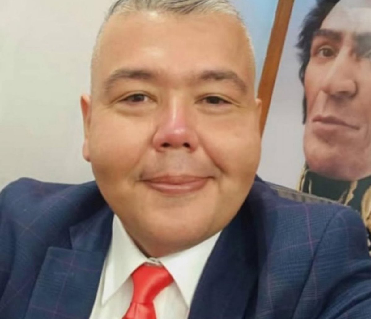 💥 IMPACTANTE: Jesús Miguel Yépez Valera, juez del régimen en Valencia, se quitó la vida en su casa. Estaba bajo investigación y había sido removido de su cargo días atrás. Comisiones policiales custodian el lugar.
El sistema judicial del régimen, sacudido por este hecho