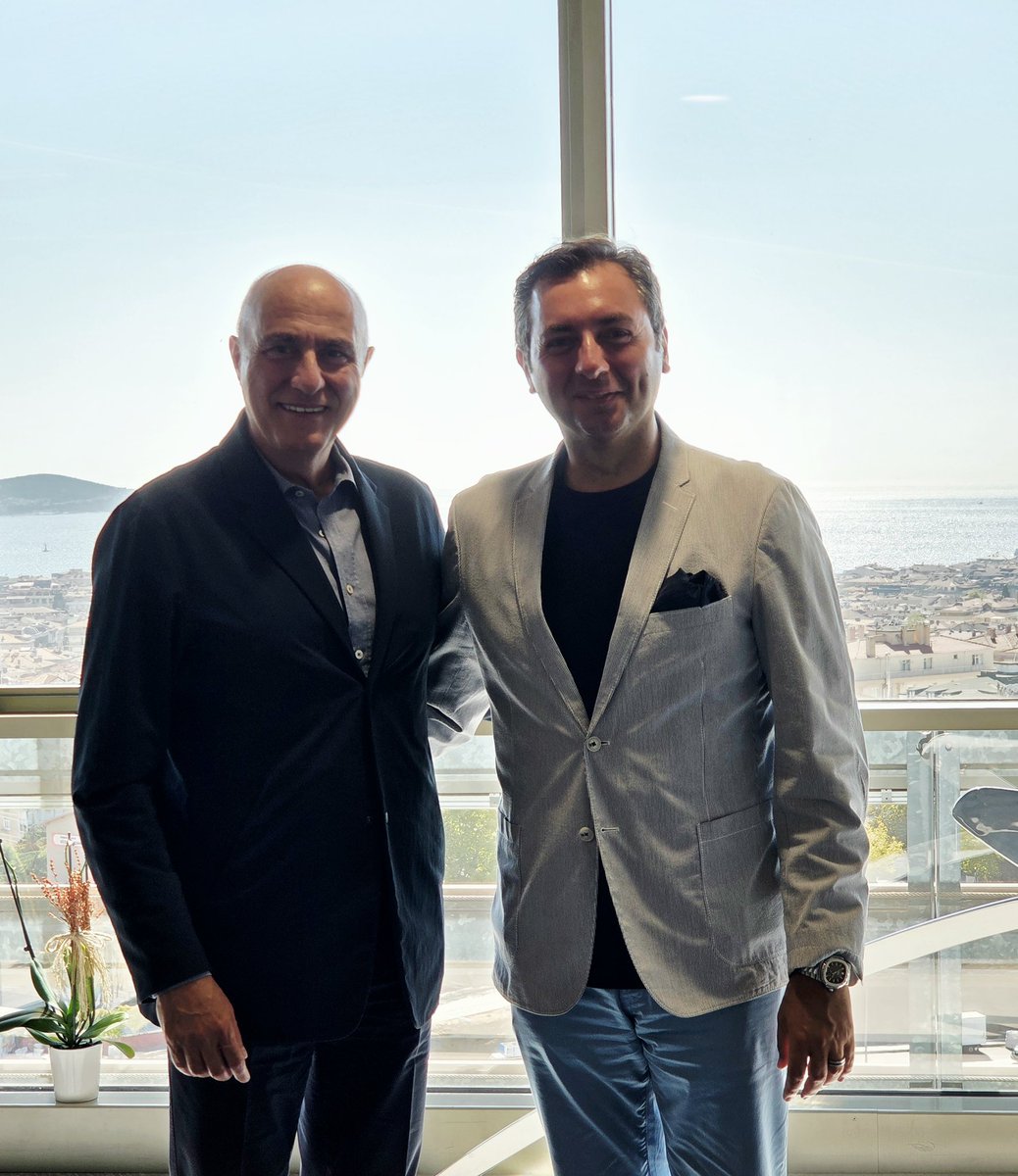 Bugün ziyarette bulunduğum ETÜDER Başkanı Sn. Melih ŞAHİNÖZ ile gıda sektöründe yaşanan güncel gelişmeler üzerine istişarede bulunduk. 
Nazik ev sahipliklerinden dolayı kendilerine teşekkürlerimi sunarım.