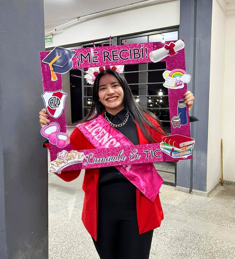 CentuCami's tweet photo. Me recibí de Licenciada!!! Feliz y agradecida de haber cumplido uno de mis mayores objetivos con mucho esfuerzo y perseverancia. Gracias Dios por acompañarme siempre y nunca soltarme la mano.🥹
14/08/2025 🤞🏻❤️ https://t.co/0neNccNDup