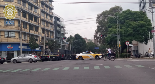 OVIALCDMX's tweet photo. #PrecauciónVial | Permanece cerrada la circulación por manifestantes en Av. Cuauhtémoc a partir de Torres Adalid y Eje 5 Sur desde Dr. José María Vértiz, colonia Narvarte Poniente, alcaldía Benito Juárez. #AlternativaVial Av. División del Norte, Eje 3 Poniente, Av. Insurgentes, La Morena, Eje 7 y 7A Sur.