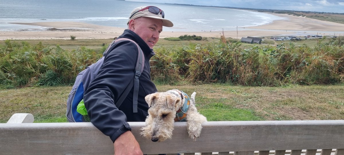 A grand day out. 

Played on the beach (Alnmouth).  Took in the views. Had a smidgen of cheese scone.

- Flora 🐾