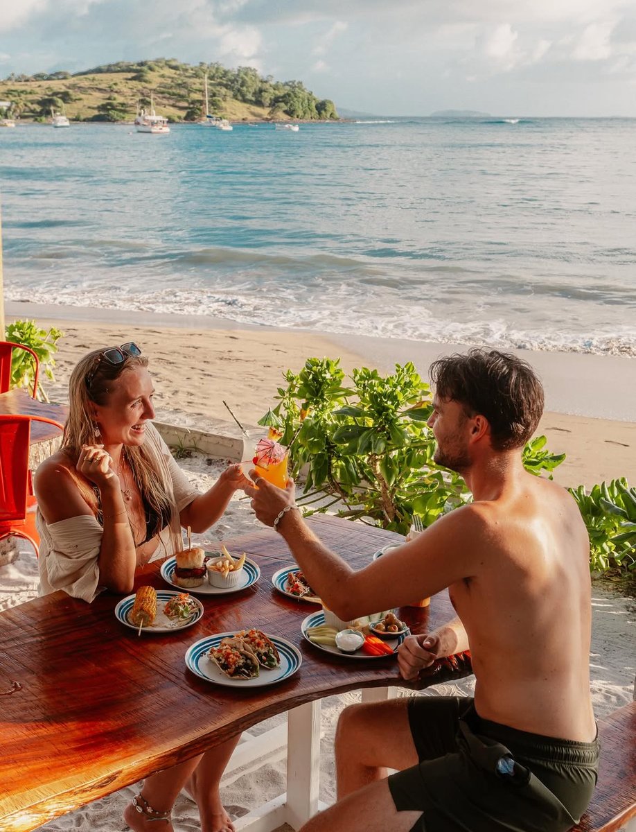 Discover SVG tweet media