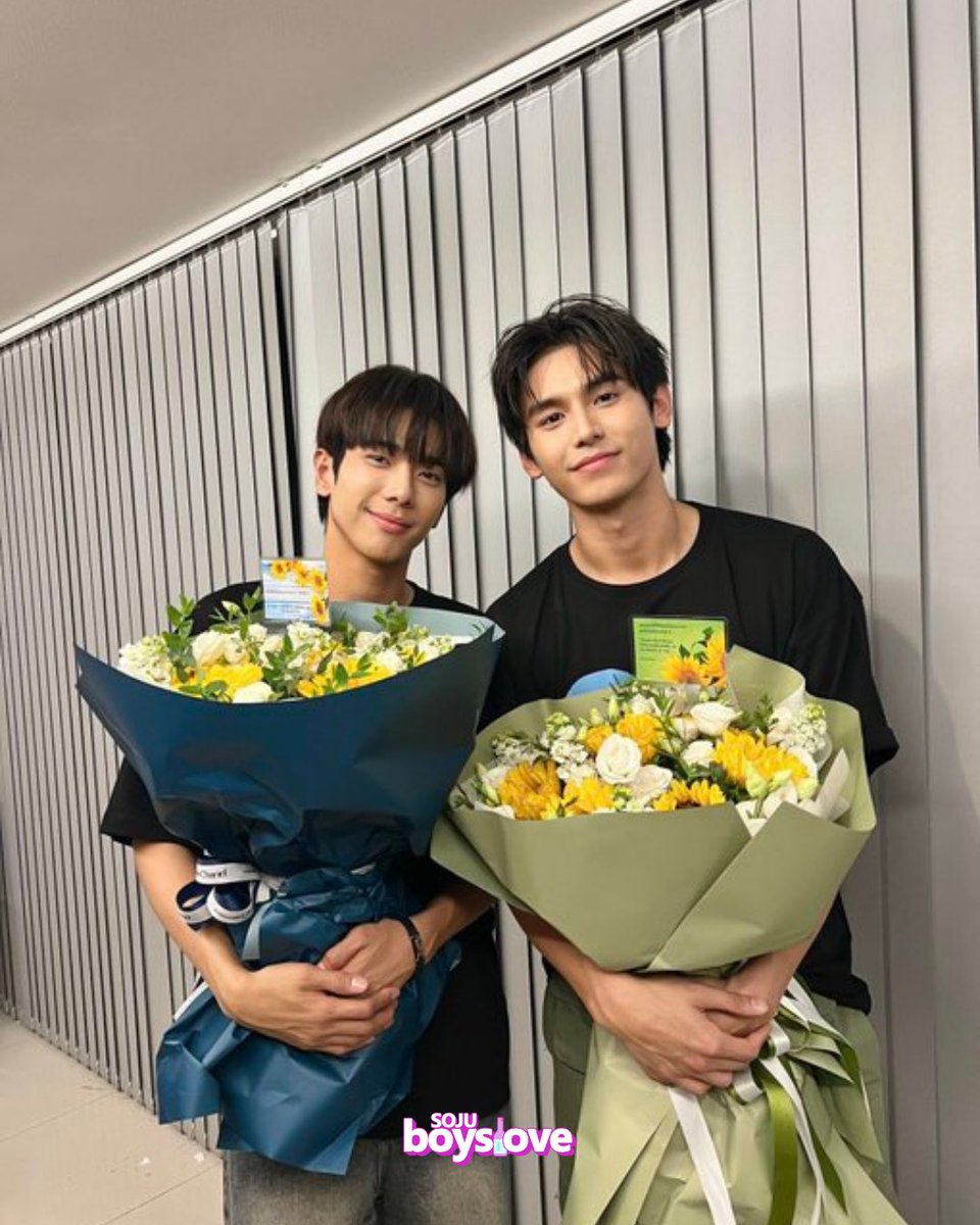 sojuboyslove's tweet photo. 🗣️ Encerradas as gravações do BL #TheLoveNeverSets, estrelado pelos #JaaTae.

Saint é o aluno perfeito. Ice é um menino mau com sede de vingança. Todo mundo acha que eles são inimigos... até descobrirem que vão partilhar o mesmo quarto. https://t.co/0fMbrse7nx