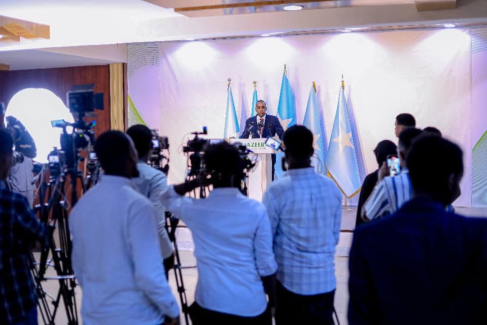 Rooble waa RW hore siyaasaddane saameen kuleh ahnne badbaadiyihii qaranka markoo afduubtay farmaajo .marka kuwa baraha bulshadda caaydda kujoogo warkooda qiimihiisa meel makasaa meneeso  guul HG bawer
