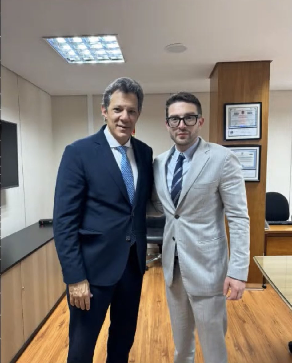 🇧🇷 Olavo Avisou 🇧🇷 (@munirjorge2) on Twitter photo <a href="/NewsLiberdade/">SPACE LIBERDADE </a> 😅
O comunista, quer implantar o comunismo no Brasil 🇧🇷,
Mas quer sua filha MORANDO e estudando nos USA 🇺🇸🇺🇸. <a href="/NewsLiberdade/">SPACE LIBERDADE </a> 😅
O comunista, quer implantar o comunismo no Brasil 🇧🇷,
Mas quer sua filha MORANDO e estudando nos USA 🇺🇸🇺🇸.