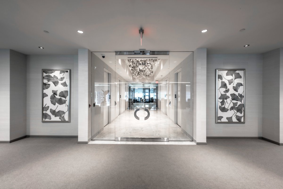 StructureToneSW's tweet image. Looking back to when we completed the new Dallas offices for @CrossFirstBank in Uptown Dallas! Our team transformed 26,400 SF of white box space into stunning high-end offices. A HUGE thanks to the exceptional design of @perkinswill_DAL.
📸Kevin Bowens