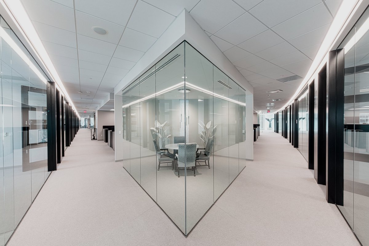 StructureToneSW's tweet image. Looking back to when we completed the new Dallas offices for @CrossFirstBank in Uptown Dallas! Our team transformed 26,400 SF of white box space into stunning high-end offices. A HUGE thanks to the exceptional design of @perkinswill_DAL.
📸Kevin Bowens