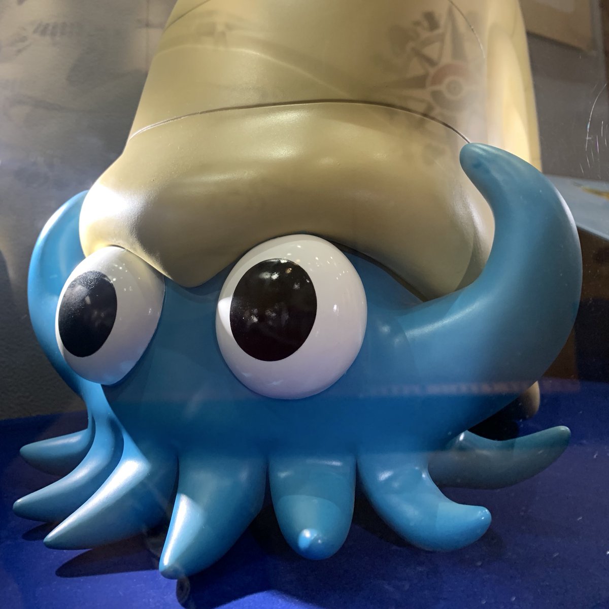kana_kong8928's tweet photo. ポケモン化石博物館へ行ったときのオム🥰
実物大、大きかったです。

オムも大きいリボンを付けて対抗していたｳﾎｯ https://t.co/ku30C6ILre