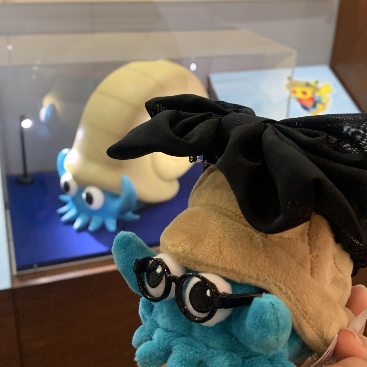 kana_kong8928's tweet photo. ポケモン化石博物館へ行ったときのオム🥰
実物大、大きかったです。

オムも大きいリボンを付けて対抗していたｳﾎｯ https://t.co/ku30C6ILre