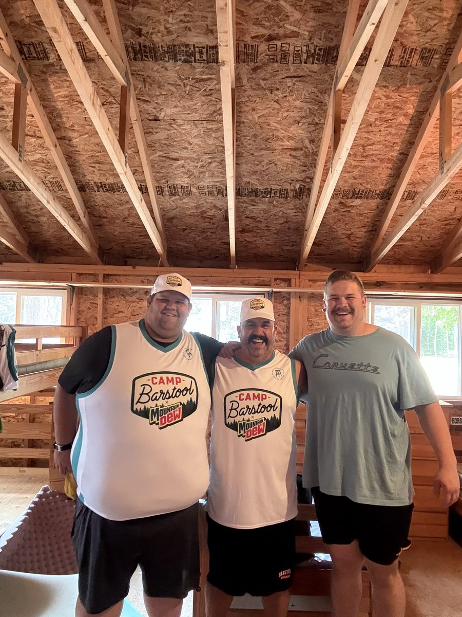 canadian_oldie's tweet image. BIG BOYYYYYYYYYYY CREW love this Dogs 🤙 !!!!!! 
#mountaindew @BARSTOOLBEEF_  @KaticMichael