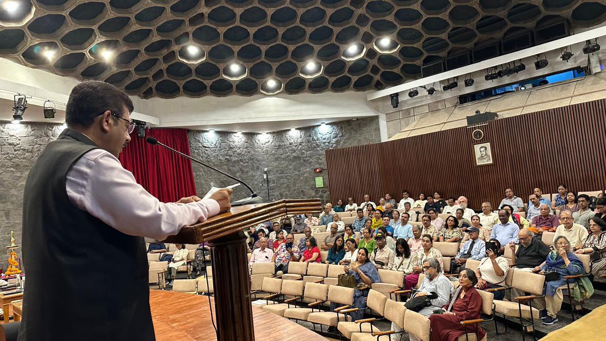 Inaugurated the Konkani Film Festival at the India International Centre, New Delhi organised by Goenkarancho Ekvot, an association of Goans living in the National Capital Region, dedicated to promoting Goan art, culture, and language beyond Goa. A wonderful platform to celebrate