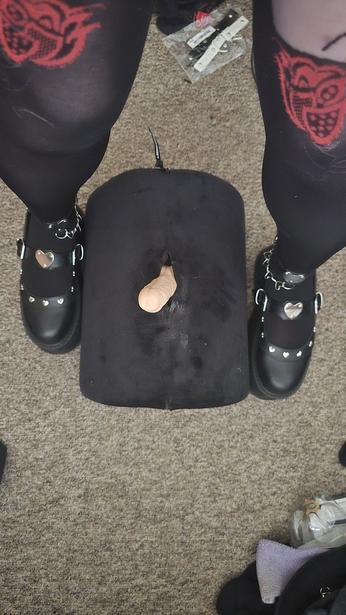LilMissJoy96's tweet photo. Would you date a trans girl if she insisted on keeping her stockings on? 😏 https://t.co/9LfjMDjMwK