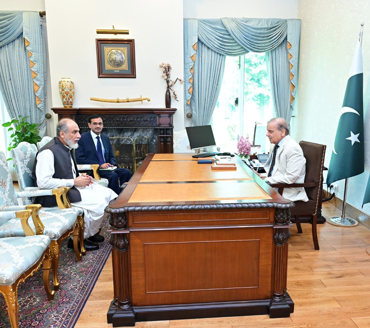 Federal Minister for Science and Technology Nawabzada Khalid Hussain Magsi calls on Prime Minister Muhammad Shehbaz Sharif in Islamabad on 21 August, 2025.