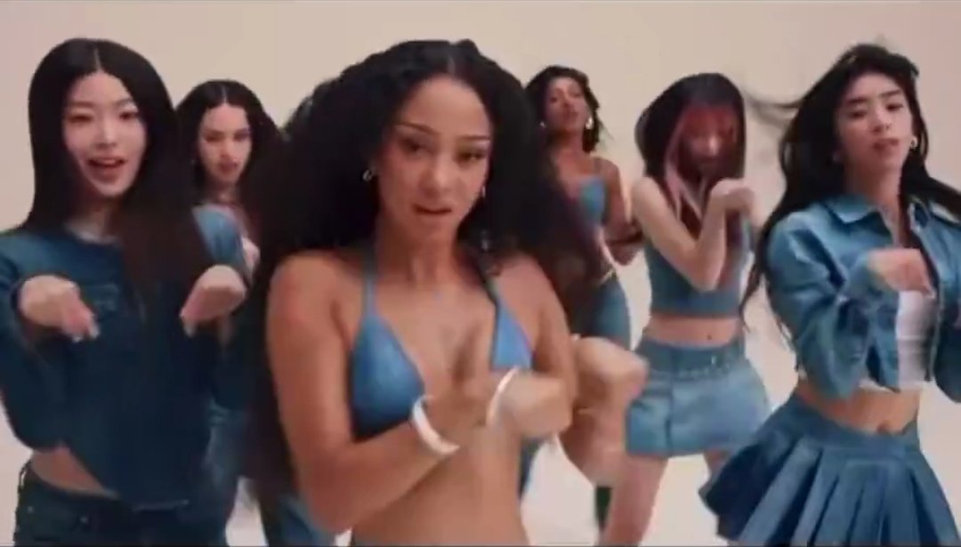 <a href="/LibertyValkyrie/">Heatherheather007</a> When it comes to the Denim Wars, plus sized models have been hit the hardest 😏