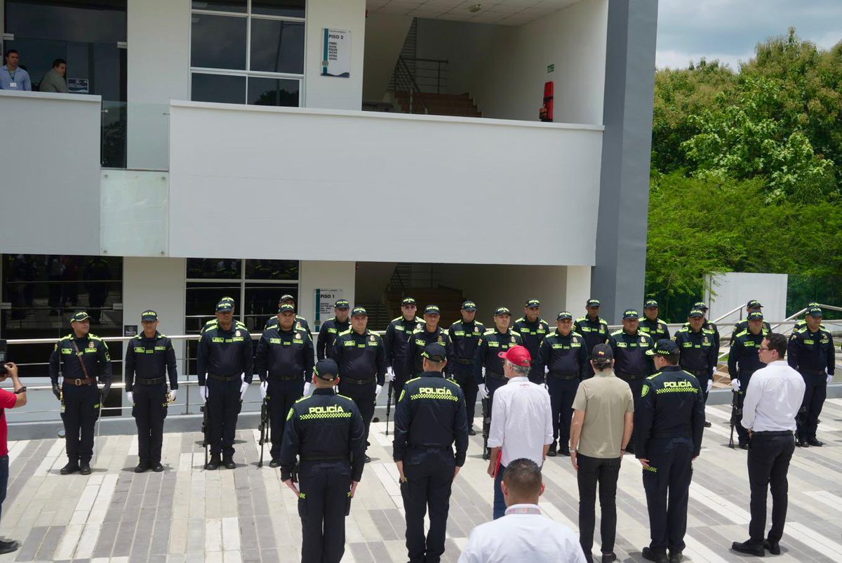 Armando Benedetti (@aabenedetti) on Twitter photo Con el viceministro del <a href="/MinInterior/">MinInterior Colombia</a>, <a href="/JaimeBerdugoP/">Jaime Berdugo</a>, hijo de esta tierra, de Sabanalarga, Atlántico, recorriendo el nuevo Comando Departamental de la <a href="/PoliciaColombia/">Policía de Colombia</a> en el Atlántico. Más seguridad para la gente! Con el viceministro del <a href="/MinInterior/">MinInterior Colombia</a>, <a href="/JaimeBerdugoP/">Jaime Berdugo</a>, hijo de esta tierra, de Sabanalarga, Atlántico, recorriendo el nuevo Comando Departamental de la <a href="/PoliciaColombia/">Policía de Colombia</a> en el Atlántico. Más seguridad para la gente!