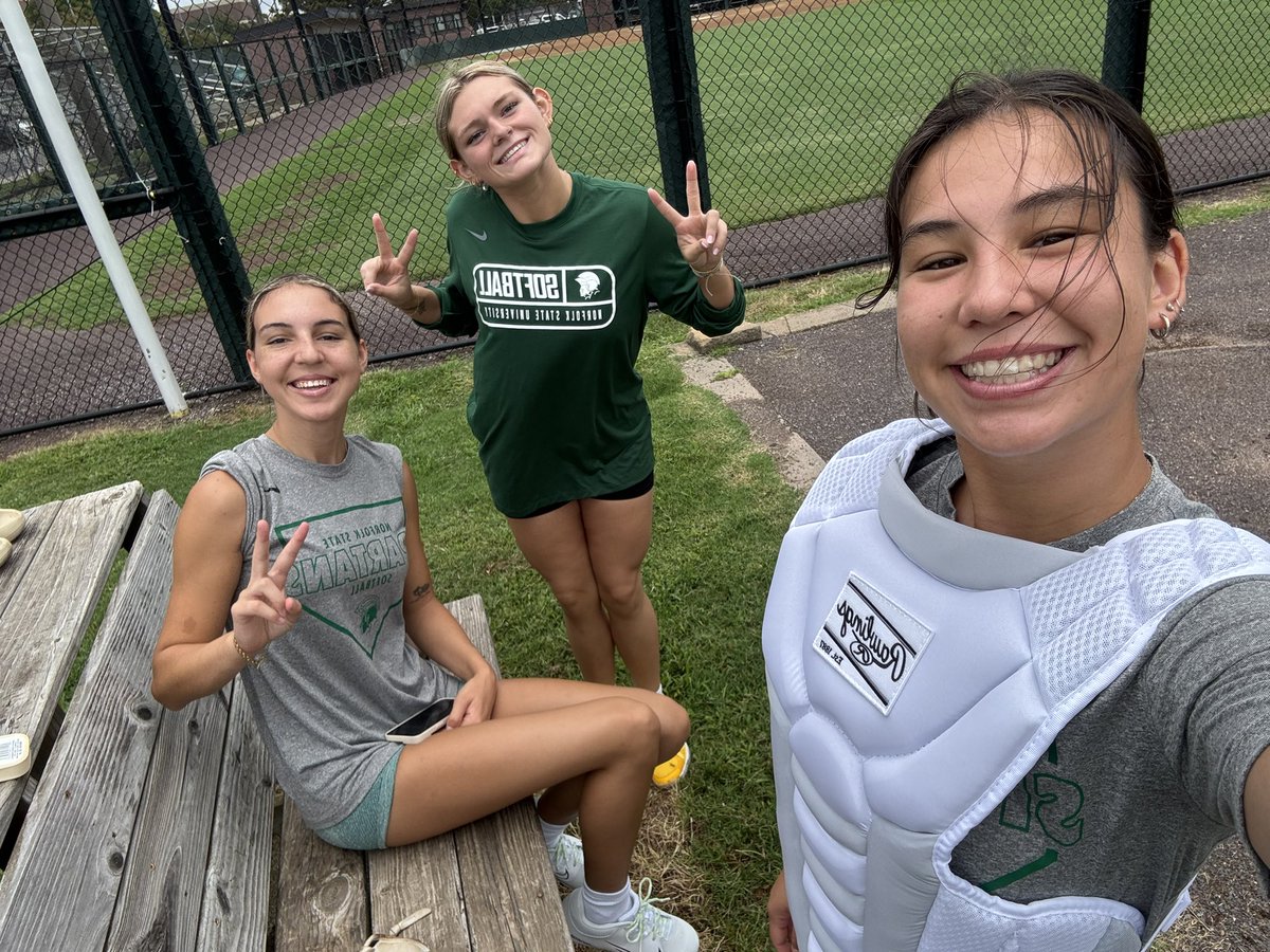 mckaley07_18's tweet photo. Been having so much fun at NSU working with my girls💚💛 Just because it’s preseason doesn’t mean the grind stops💪🔥😝@PeytonMoran6 @Samkelli44
@nsusoftball @AScholarsBrand @SoftballDown @Softball_Home @SportPrepX @scan1ansports @YAthletesF @TOPTIERCOACH @TopPreps @DfwSho https://t.co/y2K3otvEX0