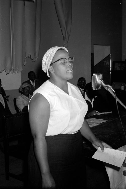 It's Thursday. Here's a thread of women liberators we should know. Florence Mkhize was 16 years old when she participated in the Defiance Campaign of 1952. She would go on to be a FEDSAW founding member. She led the Beerhall boycotts of 1959
📸: Ranjith Kally