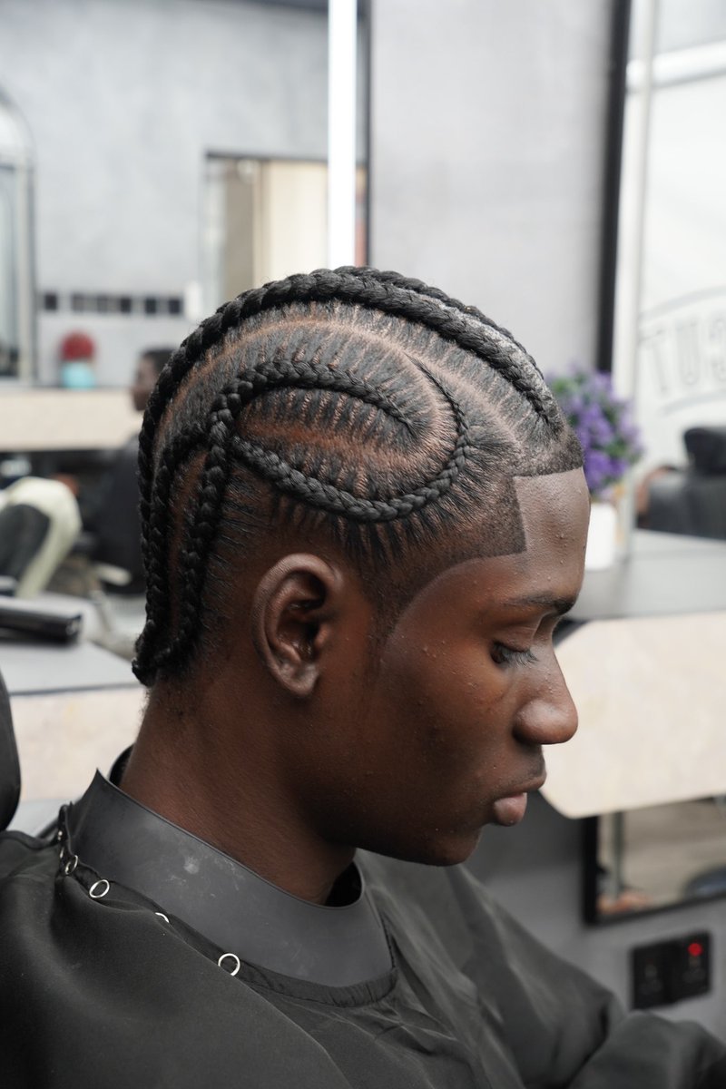 Topzycut's tweet photo. Had my braids and trim done at the studio https://t.co/wdmySnGvW2