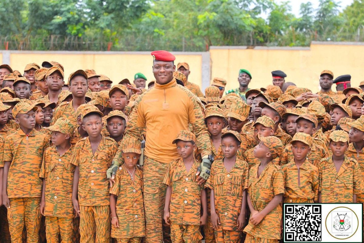 cecild84's tweet photo. 🇧🇫
“You are the future of our nation. Today, Burkina is at war, but the war will end soon and you will build our country (... ) It's your responsibility to build this country and we had to prepare you right now," Captain Ibrahim TRAORÉ tells the campers.

The goal of this camp is to make participants into future adults with integrity by instilling certain values in them: “For example, sitting down on the floor to eat in the same plate with your peers, these are two important values you learn: solidarity, but also humility.” And that matters a lot in your life. Today you have lived together for these ten days. You have learned to stand in solidarity and that is all we ask for our Burkina Faso. ", continues the President of Faso.

The Head of State reminds that living in a society means taking into account who is next to you and not doing or saying what you want under the prism of freedom because this totally shakes our social cohesion life.

The President of Faso especially invited these Faso Mêbo campers from the first promotion to share what they learned with their peers.

In his presentation of the camp, the National Coordinator of the Faso Mêbo Presidential Initiative, Commander Ahmed Zoodnoma SAKANDÉ, explains that during the camp, these Burkinabe children were introduced to civic and military education, plastic and living arts, the making and laying of cobbles, the acts eco-citizens and in respect of the common good, the authority of the state and the higher interest of the Nation. Taking advantage of the site that hosted them, they made a grove of fruit trees, a 300 m2 paved weapons square, a dozen benches and paintings as a memory of their passing.