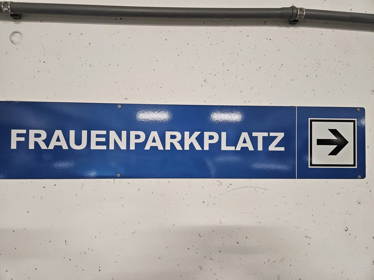 Voor u begint te gillen tegen mij: ik heb dat daar niet opgehangen....:-)