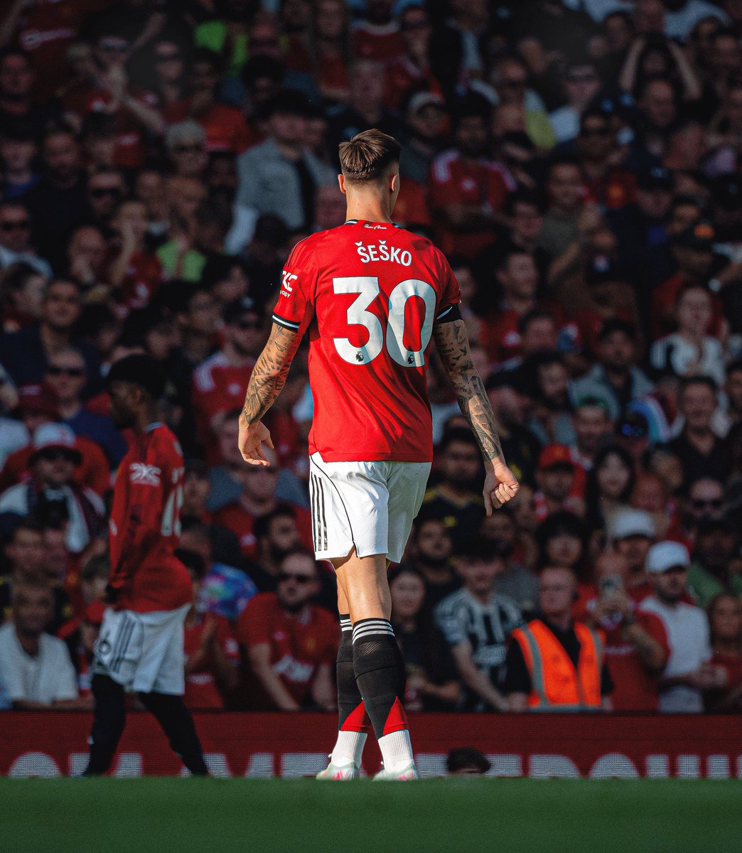 🚨No Football fan should have less than 5k followers. 

Drop your handles and follow anyone that likes your comment. 

Repost 🔁
Follow me ❤️

Let's connect ❤️