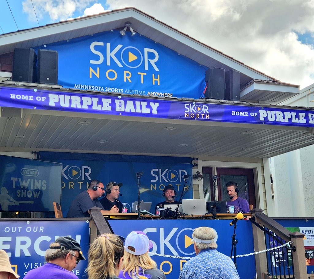 hlrule's tweet photo. .@SKORNorth Twins Show live at the Fair. Can confirm it was spicy, especially with a fired-up @jzulgad. #stupidbaseball 🌶⚾️😂
@DWolfsonKSTP @PhilMackey @DexsTweets https://t.co/gCiQTbYMXE