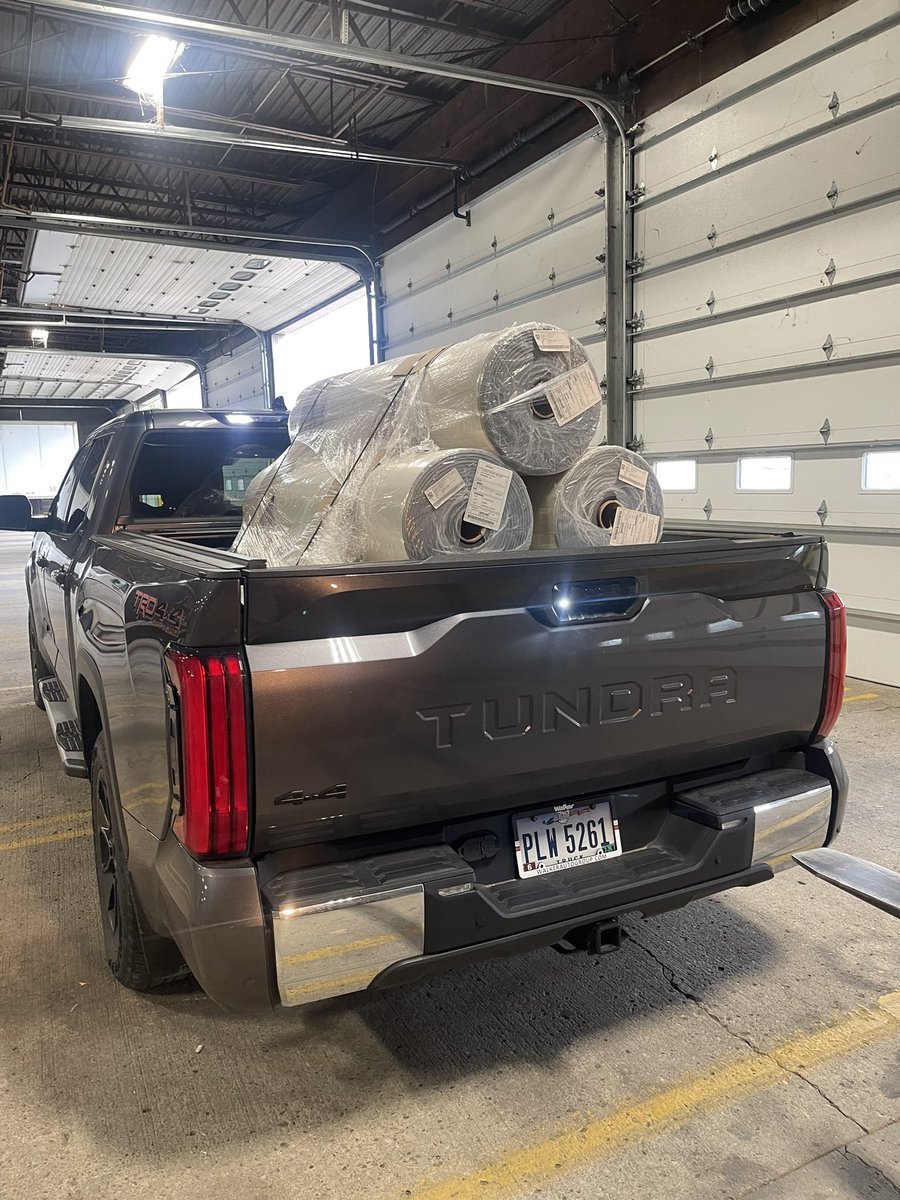 opuap_'s tweet image. Loading a big ass pallet directly into a truck with forklifts feels awesome 

I totally understand the utility vehicle lifestyle now