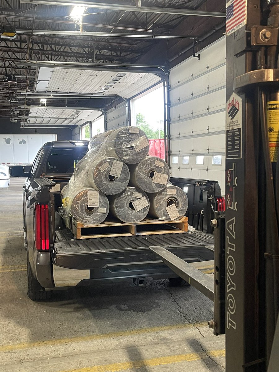 opuap_'s tweet image. Loading a big ass pallet directly into a truck with forklifts feels awesome 

I totally understand the utility vehicle lifestyle now