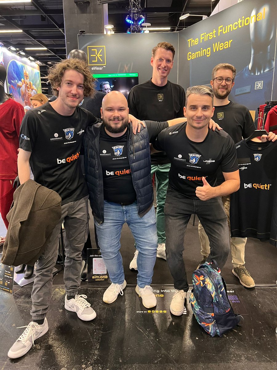 Just visited @ewear_company at <a href="/gamescom/">gamescom</a> Cologne today — super impressed with their product and its quality! 🙌 Can’t wait to wear their gear while representing <a href="/BLUEJAYS_Sports/">BLUEJAYS</a>. After a brief conversation with their team I can tell that this is the future! 🏆 #FEELBLUE