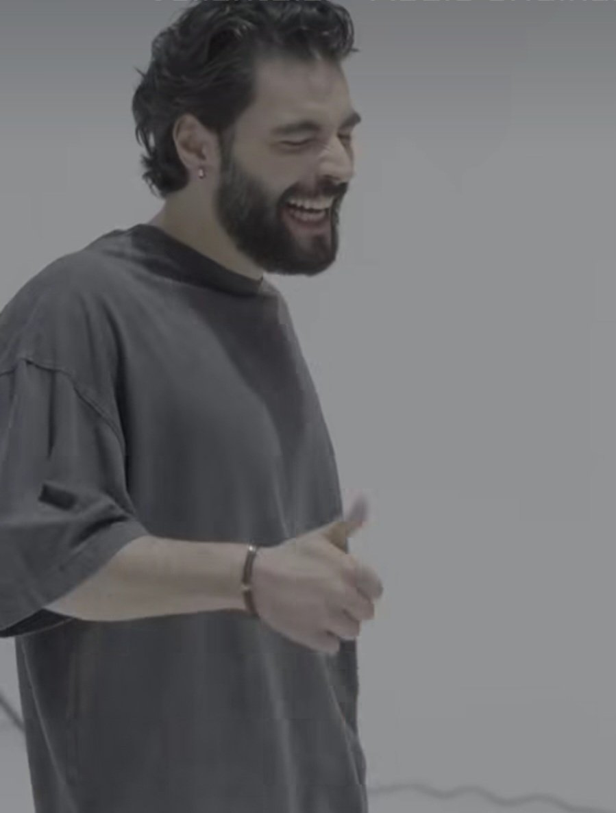 Tengo mucho trabajo pero AkınAkınözü no coopera con su belleza 😍 
#AkınAkınözü