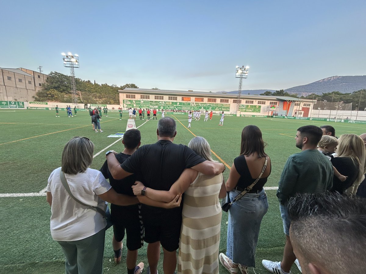 Homenaje a un fiel seguidor del <a href="/atmanchareal/">Atlético Mancha Real</a> hermano del utillero José Casas.