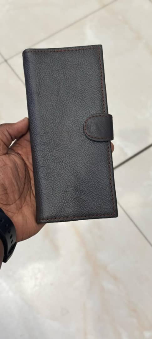 DEHWEAR's tweet photo. Minimal Wallet. Maximum Impact.
Keep your cash neat and your style on point with our men’s genuine leather long wallets.
🇿🇼 Proudly Handmade in Zimbabwe
💵 $20 Only
📍 Eastgate Market – Shops G07 & G14 (inside)
#DehwearIsikhumba #MadeInZim #LocalCraft #MensFashion https://t.co/wvoHMou7im