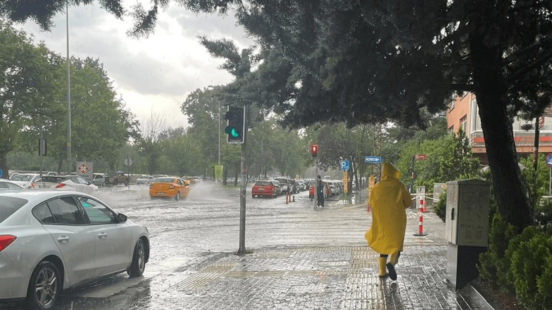 EYLÜL AYI YAĞIŞ TAHMİNİ AÇIKLANDI!

Meteoroloji'den Eylül ayı yağış tahmini geldi. Ankara'da yağmurlar ne zaman başlayacak belli oldu.

radyotrafik.com/haber/eyl%C3%B…