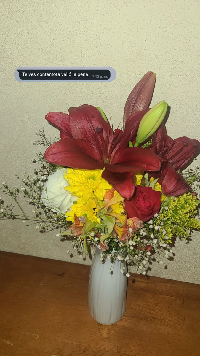 Wey, le dije a un amigo que estaba tristita y no dudó en mandarme unas flores para animarme (el vive en Querétaro). 
Lqm🥹❤️‍🩹