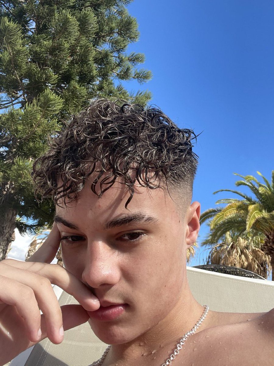 patrick_paul19's tweet photo. Come let’s swim together https://t.co/132PPzy6Aw