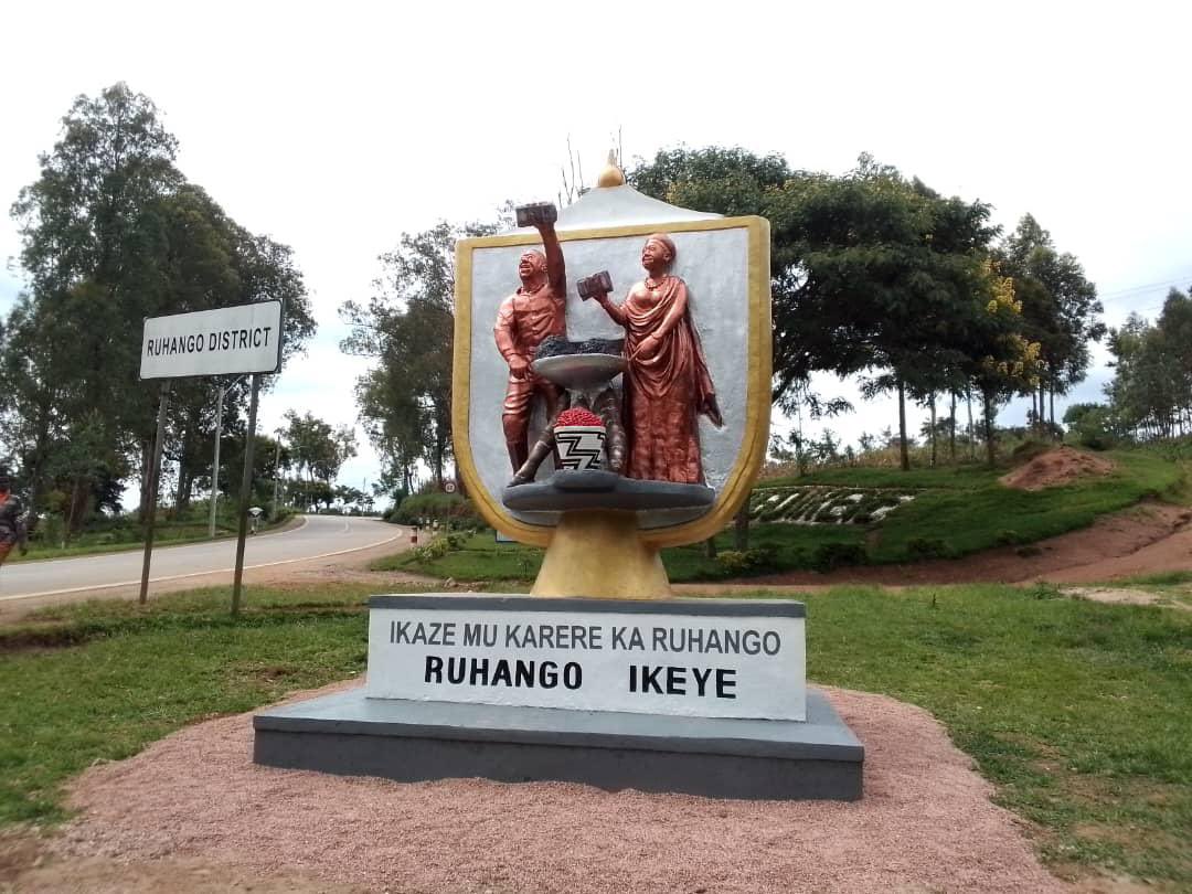 umushii's tweet photo. Mwiriwe neza,

Ejo kuwa 5 mu Karere ka Ruhango @RuhangoDistrict hazabera Igitaramo cy’umuco nyarwanda muzaze dutarame mu ndirimbo , imbyino, umuco n'ishema ry'abanyarwanda🥁

Igitaramo kigamije kwerekana ibibumbiye mu muco nyarwanda wo hambere.

#TuriMuriRuhango

Niko ndemwe😁 https://t.co/tiiq6I81VM