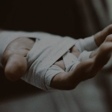 eliranico's tweet photo. ㅤ ‶ ✧ :⁠ ₒ Destino Inefável || #HistoriaOriginal

César Datto vivia uma vida pacata, apenas para dar uma vida boa à sua irmã mais nova. Ao encontrar um homem machucado em um beco, não esperava que sua vida fosse mudar em apenas algumas horas. https://t.co/TY3wHWSqsm
