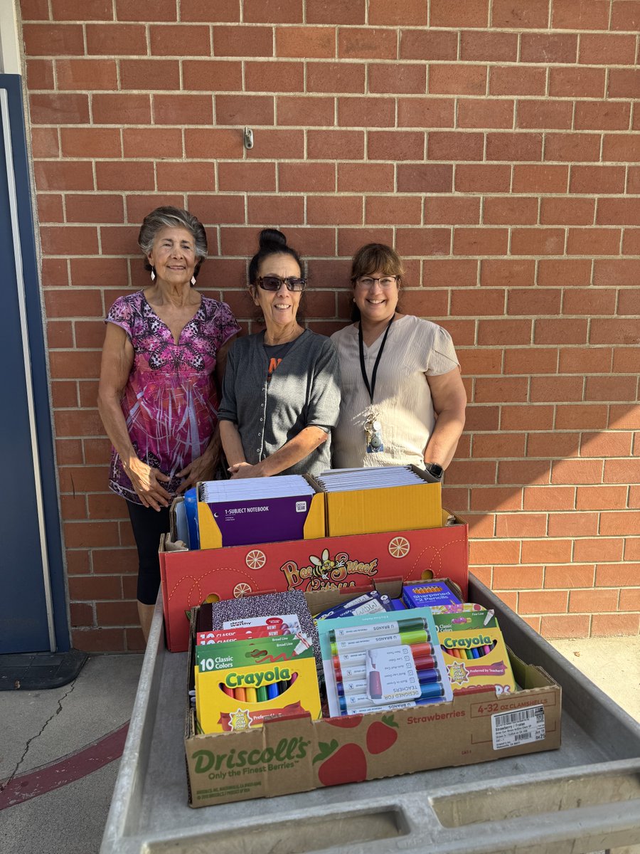 Shoutout to Neighborhood Area 11-Birdcage Heights neighbors for giving back to local students! 📚 Area 11 collected donations and delivered them to Skycrest Elementary &amp; Kingswood K-8 today. Thank you! 💛

Connect with your Neighborhood Area at CitrusHeights.net/NeighborhoodAr…