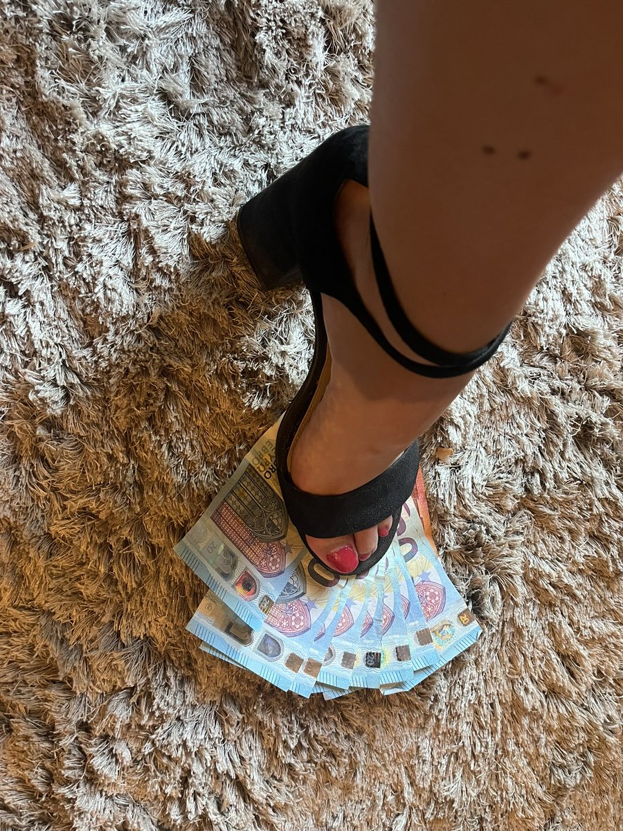 𝓠𝓾𝓮𝓮𝓷 𝓒𝓱𝓲𝓪𝓻𝓪 ✨ tweet media