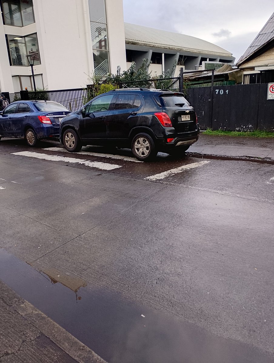 FRENTE AL #701
CALLE PORVENIR
QUE PASA CON LOS INSPECTORES O CARABINEROS❓
HASTA CUÁNDO ACA EN TEMUCO LAS AUTORIDADES NO HACEN EL TRABAJO PARA EL CUÁL ESTÁN CONTRATADOS❓
#Temuco 
<a href="/municipiotemuco/">Municipalidad Temuco</a> 
Alcalde Roberto Neira QUE PASA❓