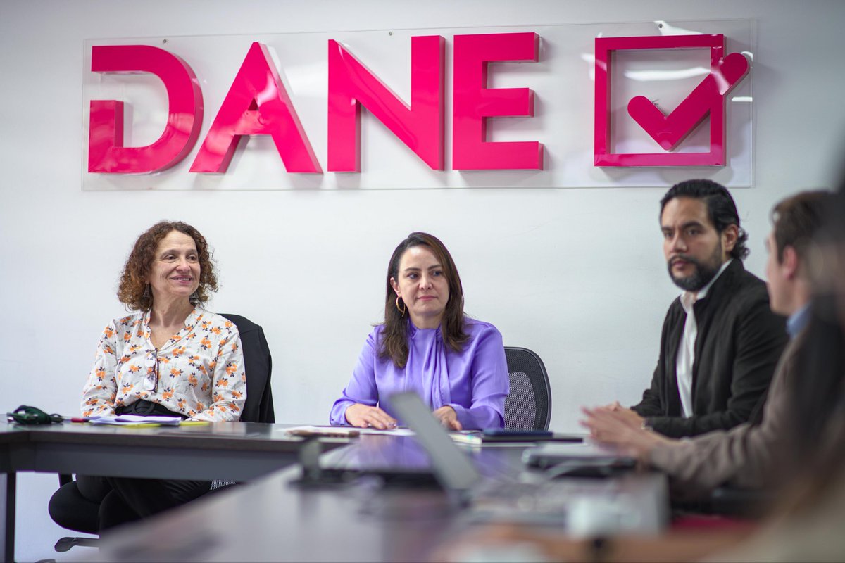 😮 ¿Sabías que 🇧🇴Bolivia, 🇨🇴Colombia, 🇪🇨Ecuador y 🇵🇪Perú están adelantando un proyecto conjunto para la caracterización integral de la población afroandina? Con el objetivo de avanzar en esa iniciativa, el <a href="/DANE_Colombia/">DANE Colombia</a> lideró hoy una jornada con la <a href="/ComunidadAndina/">Comunidad Andina</a> y la #CELADE