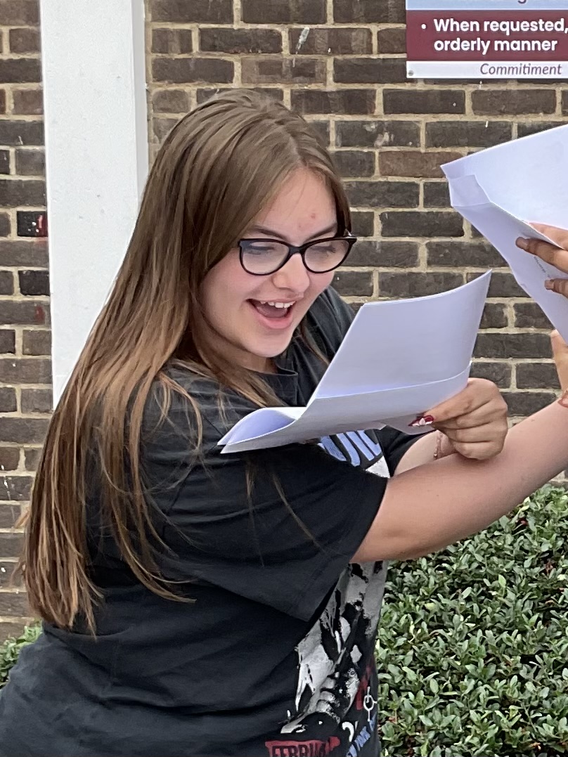 cleeveps's tweet image. 21/8/25 - GCSE Results Day 2025

What a super busy and enjoyable day celebrating with our wonderful student.

More photos on the website - bit.ly/cps210825

#cpsvalues

#commitment 
#Pride 
#success