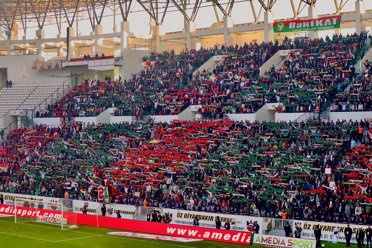 "Dost ve düşman herkes bilsin ki kazanacağız, mutlaka kazanacağız!"
#AmedsporDüşmanıTFF