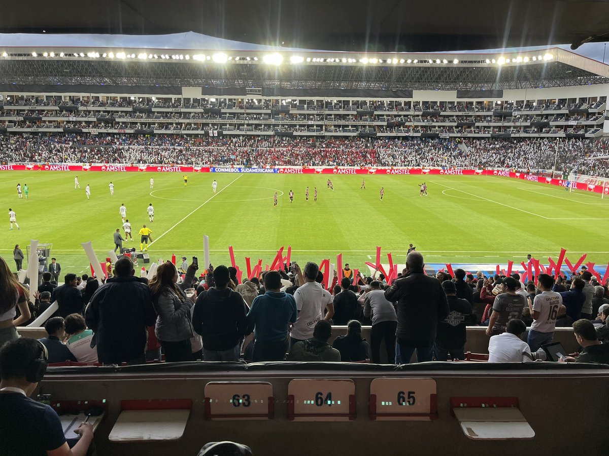 Rápido, sorteo flash: Tengo un pase doble para el partido de hoy entre <a href="/LDU_Oficial/">LDU Oficial</a> y Botafogo. Comenten la mejor excusa para escaparse del trabajo para ir a ver a la U hoy y den RT a este tuit. 

El comentario que tenga más LIKES, se lleva las entradas. A las 15:30 anuncio el