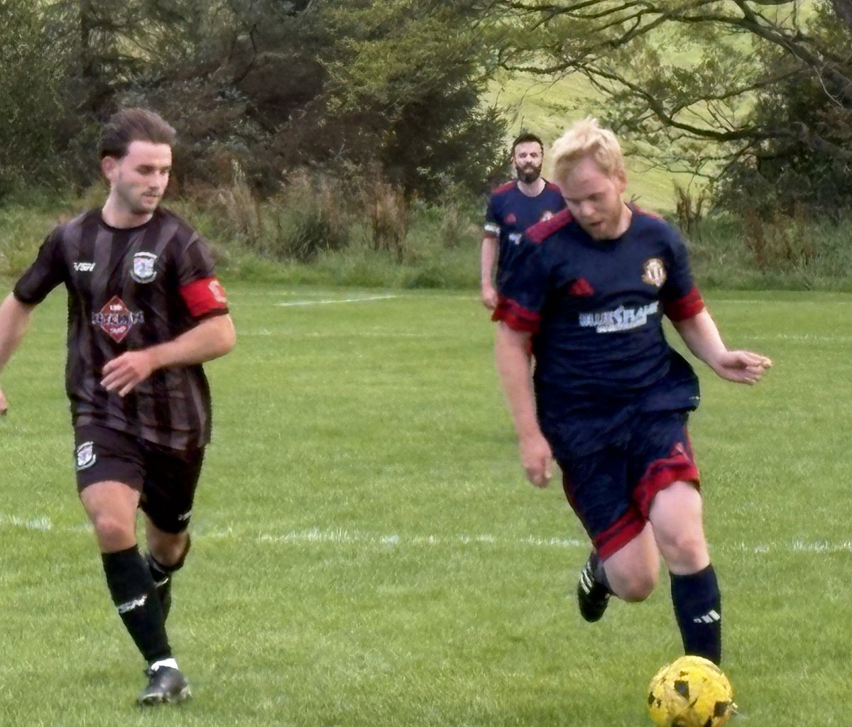 HT in the <a href="/GGPAFL/">Greater Glasgow Premier AFL</a> Presidents League Cup game between <a href="/U21sThistle/">East Kilbride Thistle 1968 Amateurs</a> (Black) and <a href="/CardrossAFC/">CardrossAFC</a> (Navy) at The Murray. Home side leading 4-2. <a href="/scottish_aff/">AmateurFixturesResultsSCO</a>
