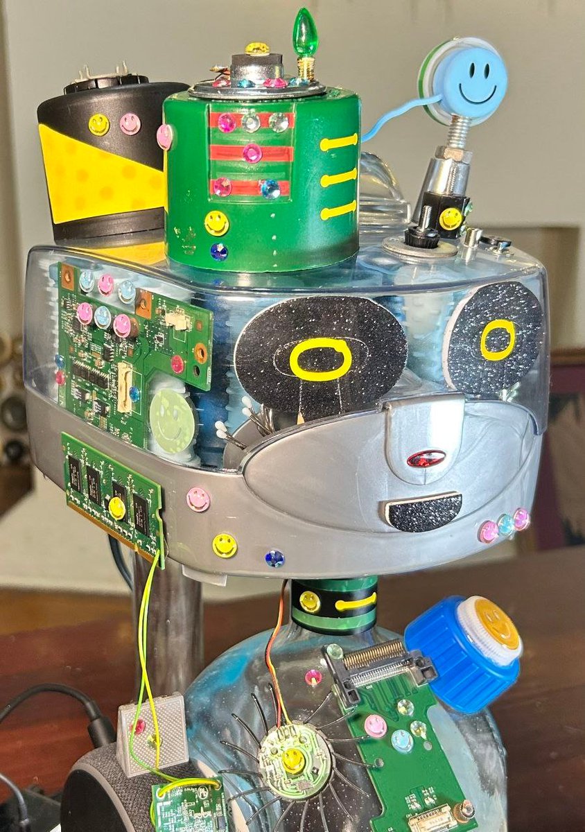 How many unnamed AI NFT collections can say they get IRL fanart before it even mints.

Turn fans into fanatics.