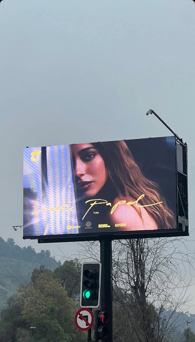 Es emocionante ver a <a href="/TiniStoessel/">tini</a> en distintos lugares de Stgo con sus proyectos🥹🇨🇱🤍